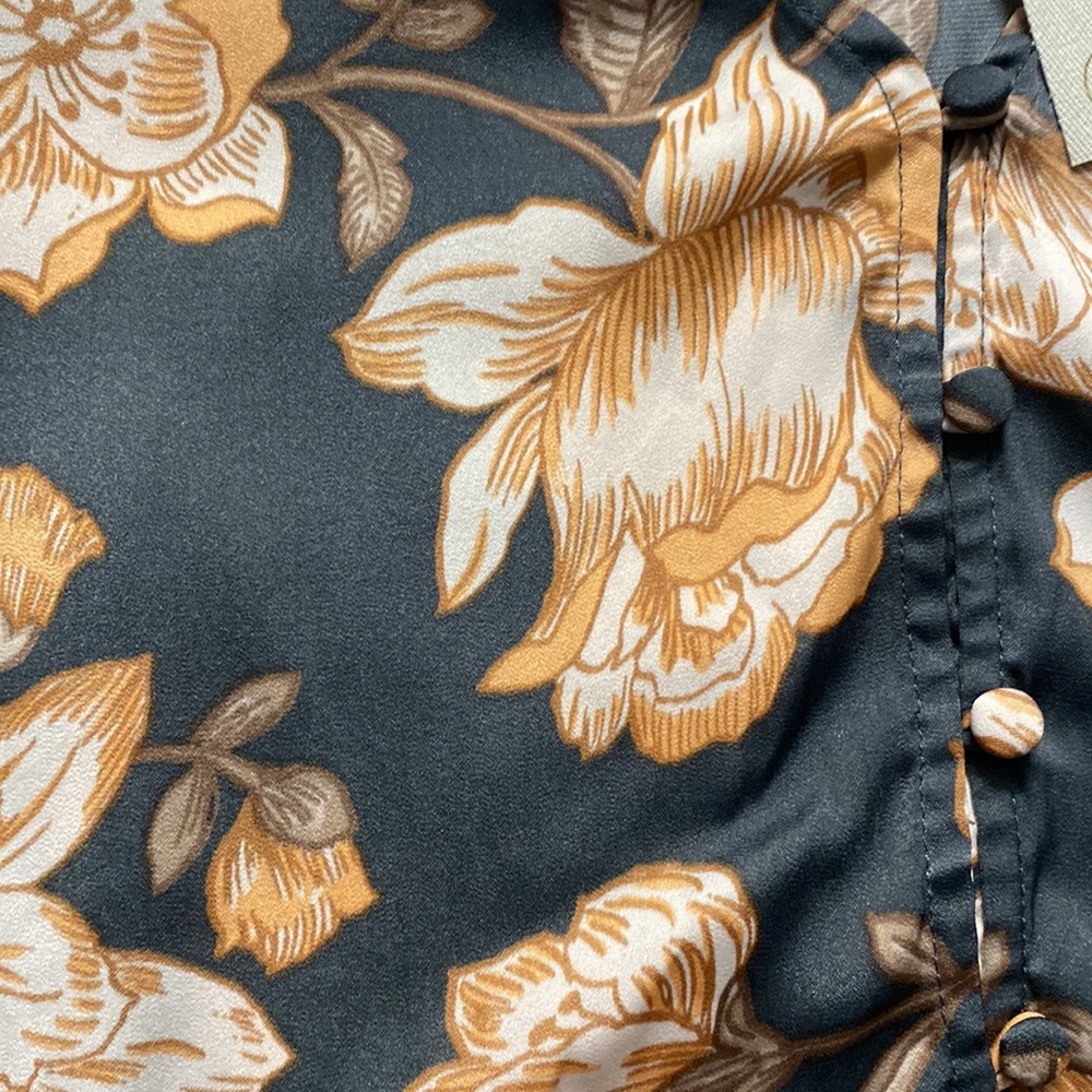 SALTWATER LUXE Long Sleeve Button Front Floral Blouse in Slate - Picture 10 of 10